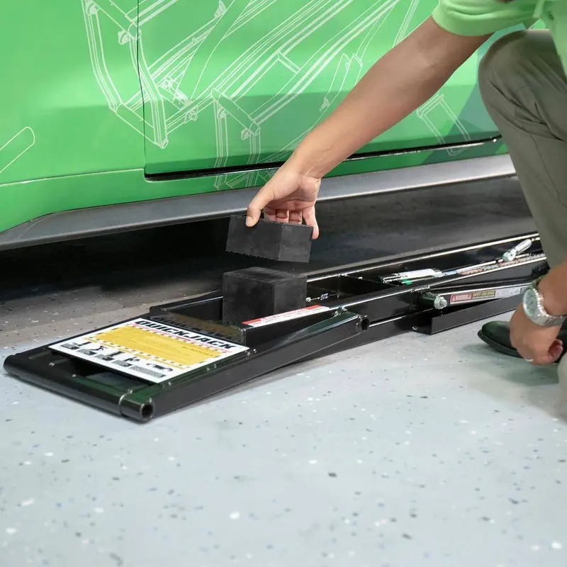 7000-Lb Portable Vehicle Lift for Trucks and SUVs – Heavy-Duty Car Jack System - Image 3